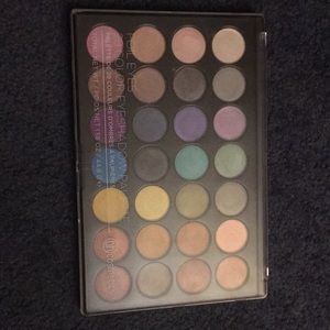 Bh cosmetics foiled pallette